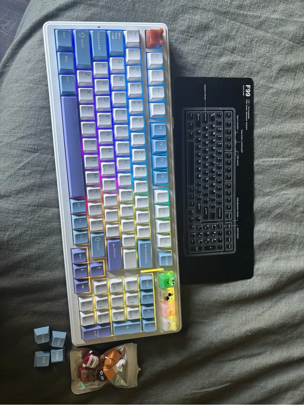 RGB Gradient Mechanical Keyboard - White Frame, Blue/Purple Keycaps